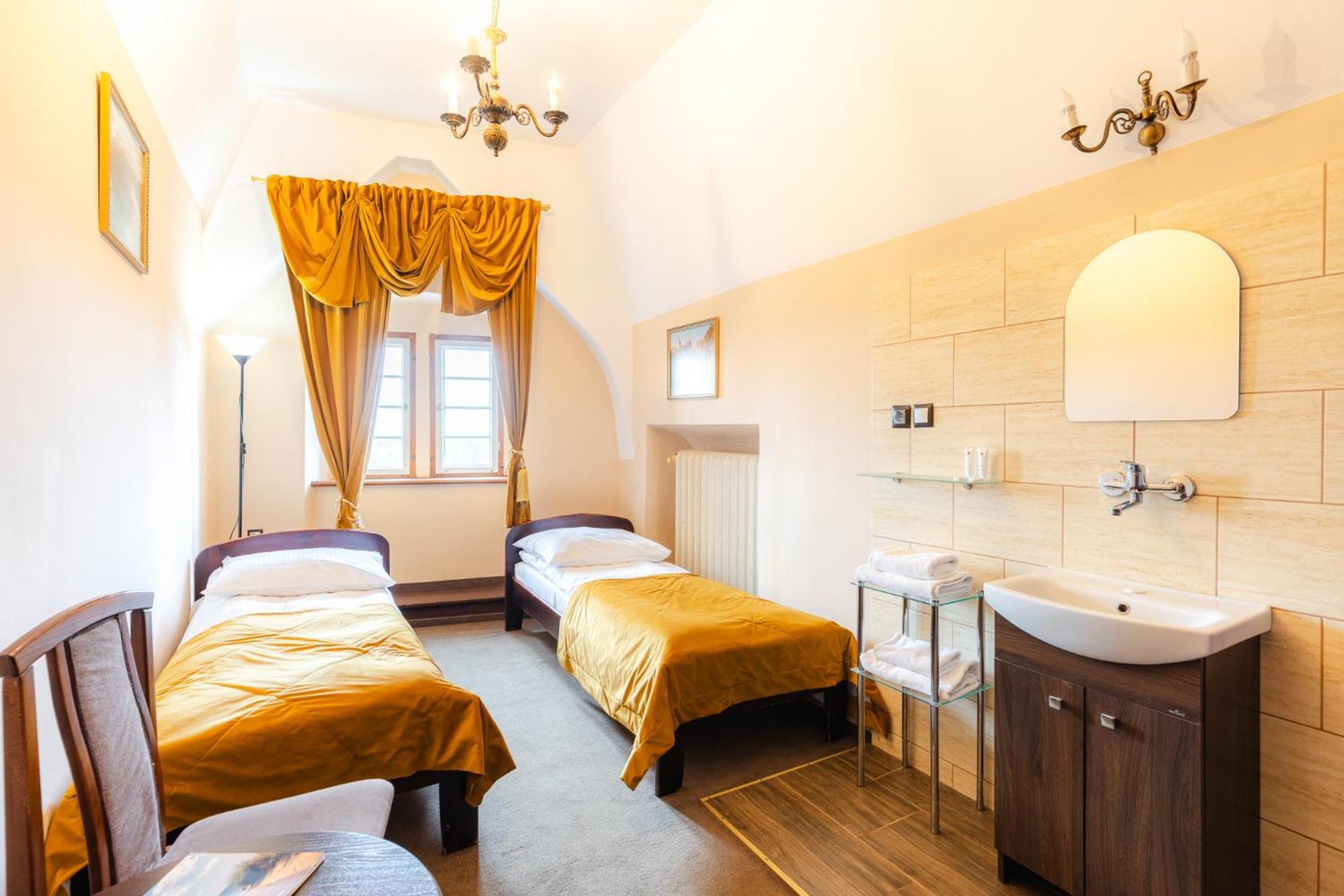 Zamek Czocha Aparthotel เลชนา ภายนอก รูปภาพ